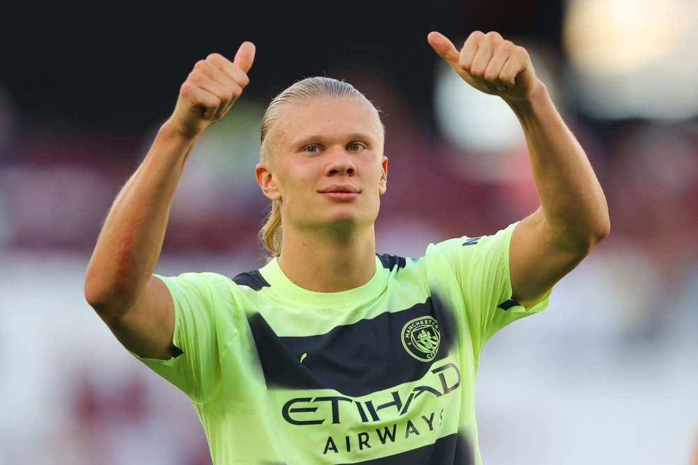 本菲卡旧将路易松晒照说在学习，照片显示他问AI足球总监职责（本菲卡旧将路易松晒照称正学习，向AI询问足球总监职责）