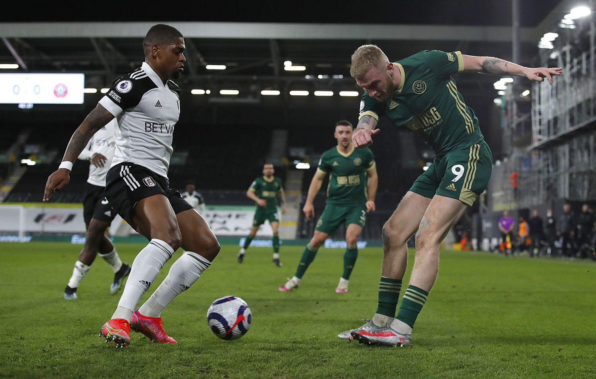 黄蜂官方：三球左脚踝酸痛，本场比赛不会回归（黄蜂官宣：拉梅洛-鲍尔左脚踝酸痛，本场余下时间缺阵）