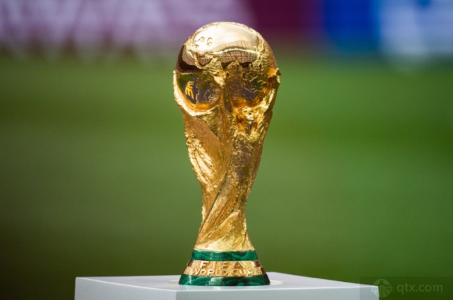 楚阿梅尼：我更喜欢踢6号位；阿隆索经常就后腰位置指导我（楚阿梅尼称更适合踢6号位，阿隆索常就后腰角色指导他）